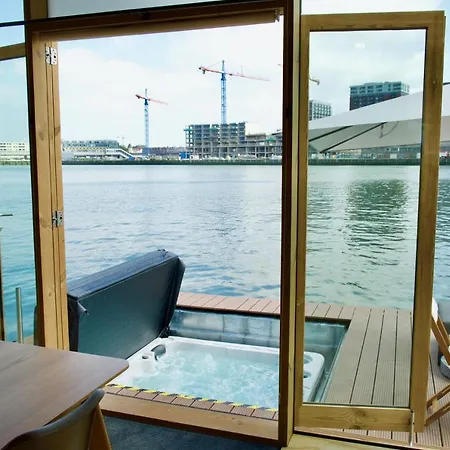 בית נופש Wikkelboat Nr5 At Floating Rijnhaven *